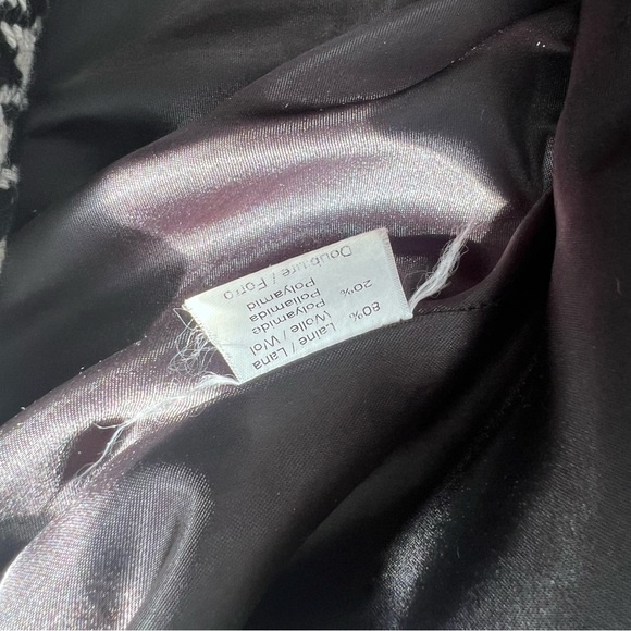 Stylish Black and White Houndstooth Women's Coat - Picture 5 of 8